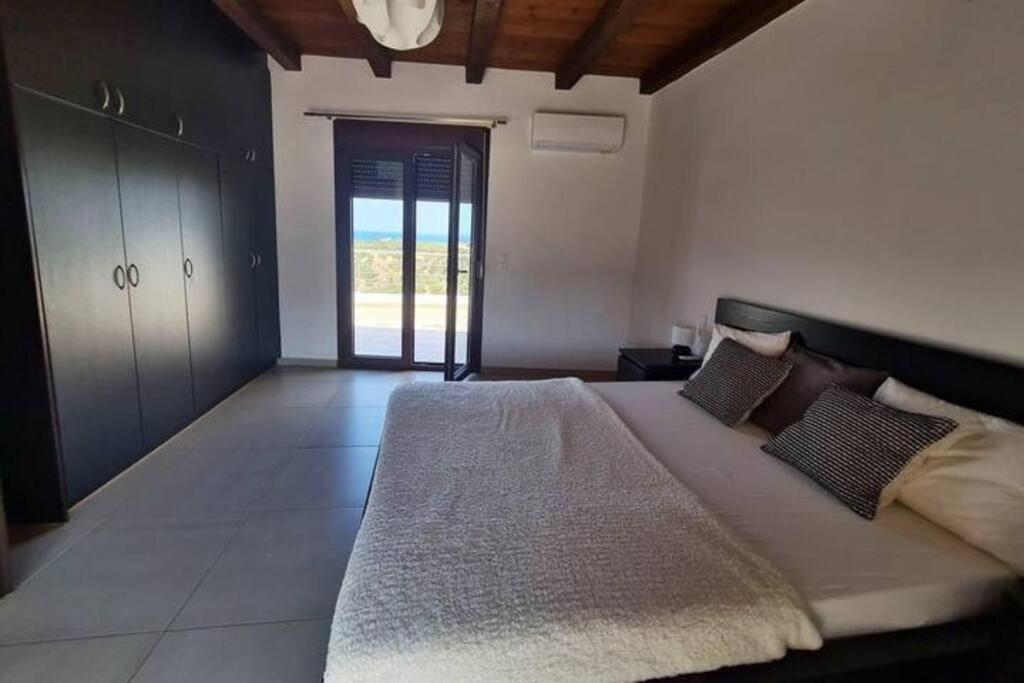 Aposelemis Villa *
